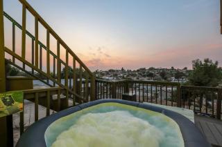 3bed and 2ba, Fam Friendly, Views & Downtown - 8