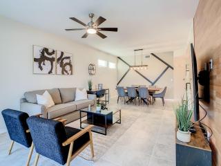 Last Minute Disney Getaway! Private Pool, Hot Tub & Games Room. Book Now! #88001 - Kissimmee - 4