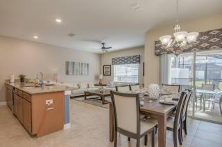 Last Minute Disney Getaway! Private Pool, Hot Tub & Games Room. Book Now! #17402 - Kissimmee - 4