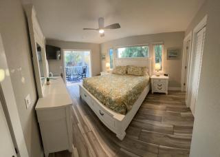 Coconut Castaway - Ocean Views, Walk to Beach, Hot Tub, Golf Cart, Club - North Captiva - 4