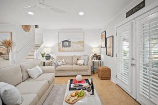 Newly Renovated 2-min Walk to the Beach The Coastal Cottage by AvantStay - Panama City Beach - 2