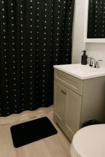 Cozy 1BR Apt Near Dining & Shops - Kimball C2 - Chicago - 2