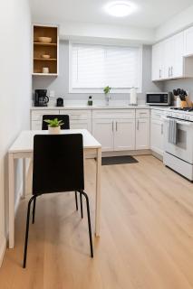 Cozy 1BR Apt Near Dining & Shops - Kimball C2 - Chicago - 1