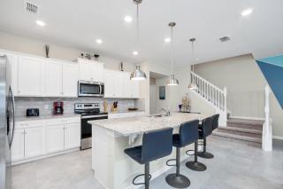 Last Minute Disney Getaway! Private Pool, Hot Tub & Games Room. Book Now! #42657 - Davenport - 1
