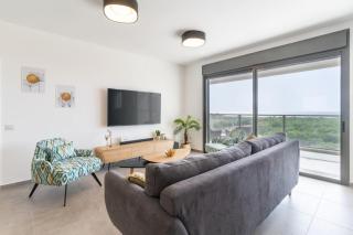Sunlit Balcony and Coastal Charm by Sea N' Rent - Nahariyya - 6