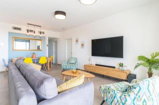 Sunlit Balcony and Coastal Charm by Sea N' Rent - Nahariyya - 5