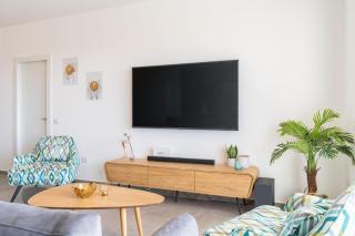 Sunlit Balcony and Coastal Charm by Sea N' Rent - Nahariyya - 1