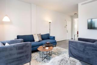 Modern 2BR Apt w Private Parking in City Center by Sea N' Rent - Ramat HaSharon - 2