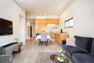 Stylish Apartment with Cozy Vibes by Sea N' Rent - Tel Aviv - 2