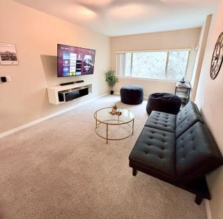 Modern DTLA Apt with City View - Vernon - 5
