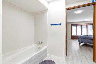 Spacious and bright suite with independent entrance - Delta - 0
