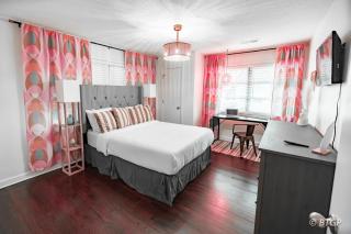 Priscilla's Retro themed house - 7