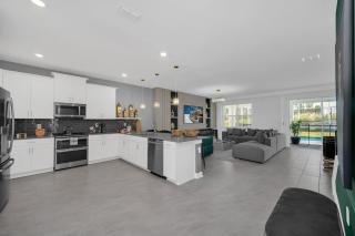 Last Minute Disney Getaway! Private Pool, Hot Tub & Games Room. Book Now! #92385 - Kissimmee - 1