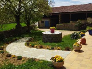 Maison de Charme à Domeyrat: Jardin, Balades, Confort et Animations Culturelles - FR-1-582-334 - 6