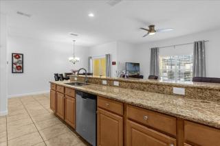 Last Minute Disney Getaway! Private Pool, Hot Tub & Games Room. Book Now! #98229 - Kissimmee - 4