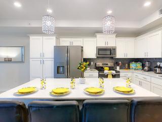 Last Minute Disney Getaway! Private Pool, Hot Tub & Games Room. Book Now! #88043 - Kissimmee - 1