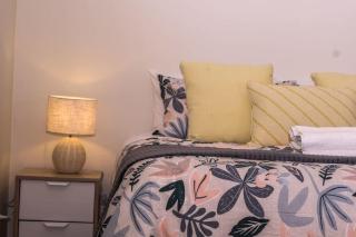 Sydney Concord Modern 2 bedroom sleeps 6 guests - Sydney - 4
