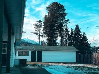 The Whispering Cedar - Valemount - 6