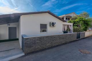 Apartments with parking spaces Vir - 21751 - 1
