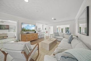 A Wave From It All - New Luxury Renovated Home Heated Pool Cabana Hammock Walk to Beach - Anna Maria - 8