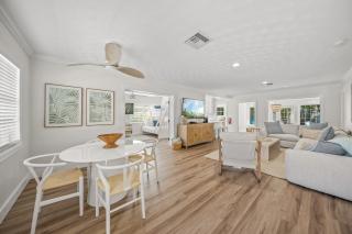 A Wave From It All - New Luxury Renovated Home Heated Pool Cabana Hammock Walk to Beach - Anna Maria - 5