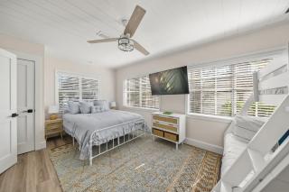 A Wave From It All - New Luxury Renovated Home Heated Pool Cabana Hammock Walk to Beach - Anna Maria - 3