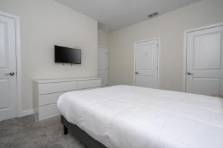 Last Minute Disney Getaway! Private Pool, Hot Tub & Games Room. Book Now! #66511 - Kissimmee - 1