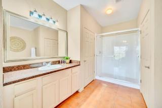 Stunning 2BR Condo with Hot Tub and Pool, near Disney! - Orlando - 1