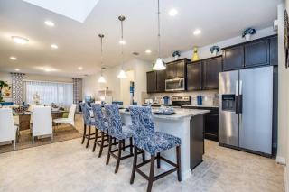 Last Minute Disney Getaway! Private Pool, Hot Tub & Games Room. Book Now! #16416 - Kissimmee - 1