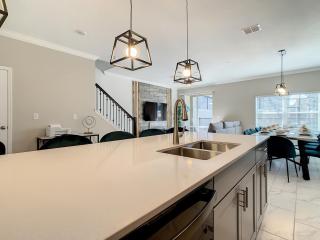 Last Minute Disney Getaway! Private Pool, Hot Tub & Games Room. Book Now! #87953 - Kissimmee - 2