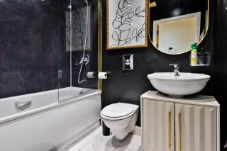 Canary Wharf Balcony & Waterfront 2-Bed, 2-Bath - 5