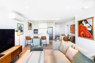 Wellness and Style - 2BR Apartment with Pool, Hot Tub and Gym - Melbourne - 3
