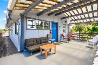 2nd Floor Studio #4 with Ocean View and Covered Deck - Blaine - 6