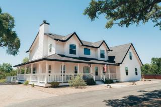 Wine Country Modern Farmhouse With Heated Pool, Hot Tub, Cybertruck - Paso Robles - 6
