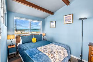 2nd Floor Studio #4 with Ocean View and Covered Deck - Blaine - 1