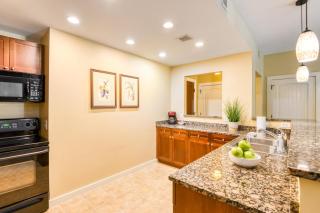 2BR 2 with fenced courtyard patio 4106R2 - 5