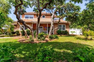4-bdrm Pool House Paradise 1 block to beach with salt water pool and hot tub - 9