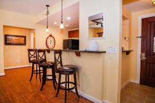 Updated new floors - secluded courtyard 5107-1 - 6