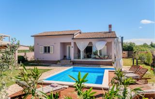 Two-Bedroom Holiday Home In Vodnjan - 0