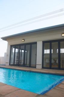 Modern 2 Bed 2 Bath Oasis in Prime Location PS5 Game Console - Johannesburg - 8