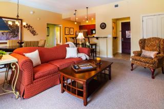 5324-1P Great balcony view of courtyard with pool - 9