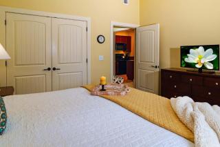 5324-1P Great balcony view of courtyard with pool - 1