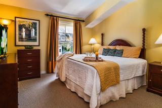 5324-1P Great balcony view of courtyard with pool - 3