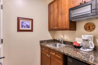 Luxury Suite w kitchenette & balcony-pool 6304L - 7