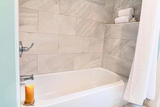 1st floor King Suite w kitchenette 6107-L - 4