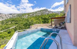 2 Bedroom Lovely Apartment In Lukovo - 4