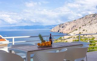 2 Bedroom Lovely Apartment In Lukovo - 1