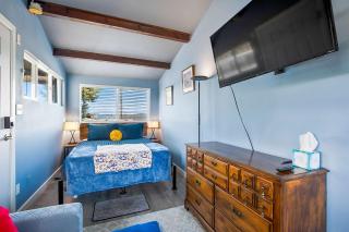 2nd Floor Studio #4 with Ocean View and Covered Deck - Blaine - 0