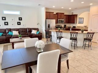 Last Minute Disney Getaway! Private Pool, Hot Tub & Games Room. Book Now! #65631 - Davenport - 1