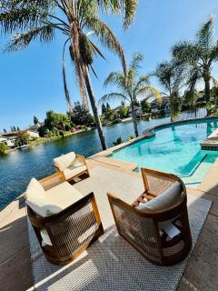 Experience Serenity Luxe 4BDR Lake House 25ft Pool - Elk Grove - 0